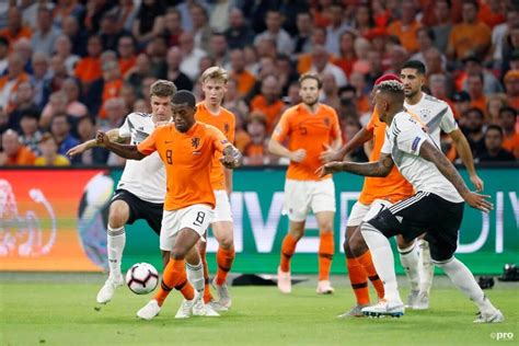 Voorbeschouwingen van voetbal en andere sporten.